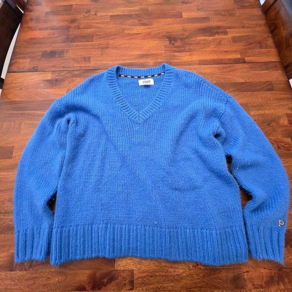 Pink Victoria's‎ secret blue sweater size medium stretchy sku 90